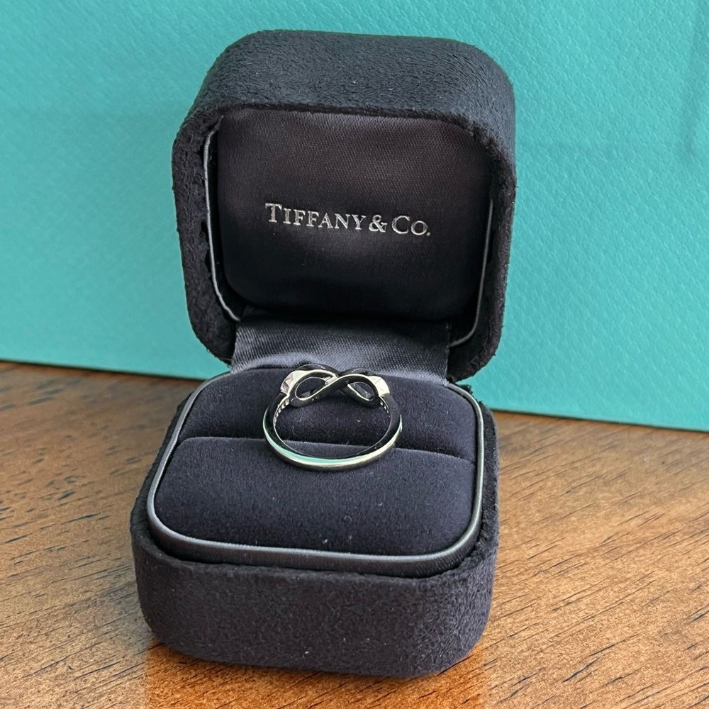 Tiffany & Co. Platinum Diamond Infinity Ring Size 6 Half Eternity Band in Box - Picture 4 of 5